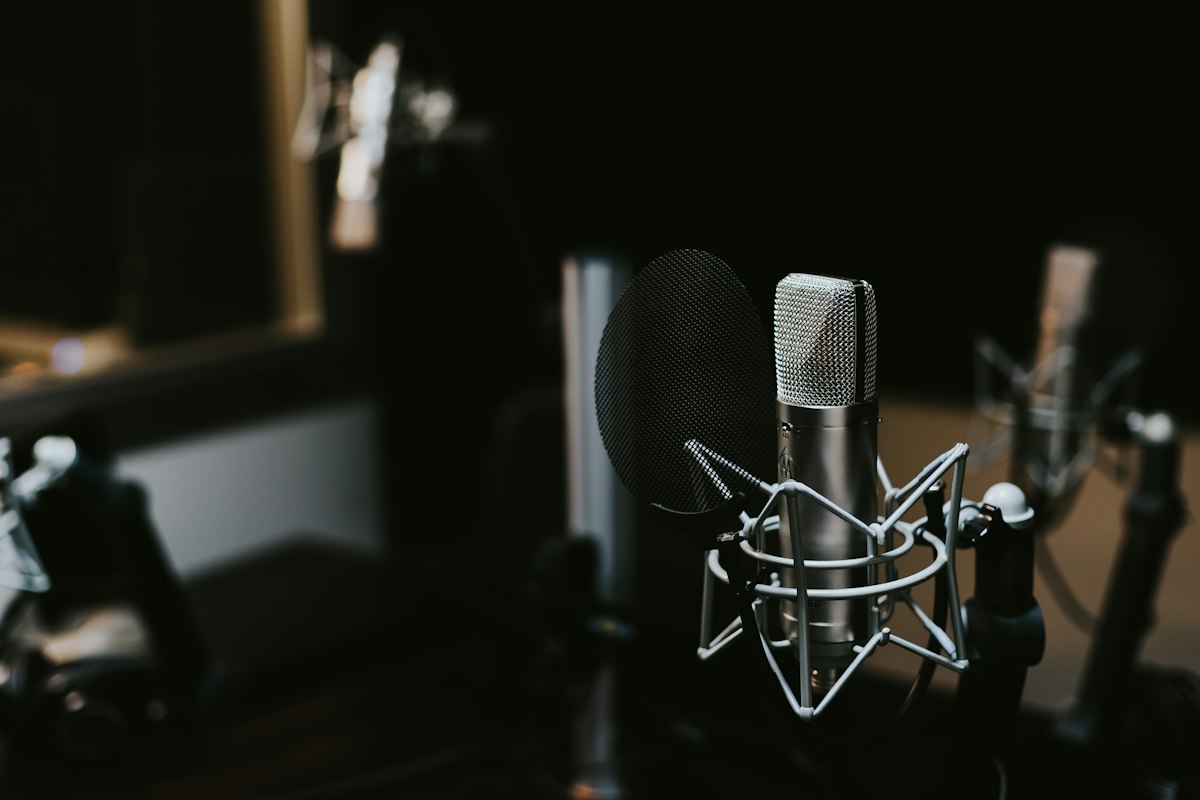 Micrófono de estudio, voz sintética